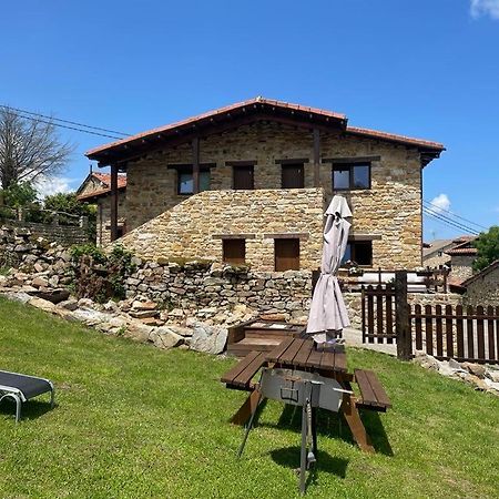Apartamentos Los Tojos Colsa Kültér fotó