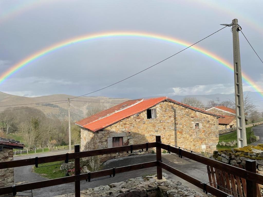 Apartamentos Los Tojos Colsa Kültér fotó