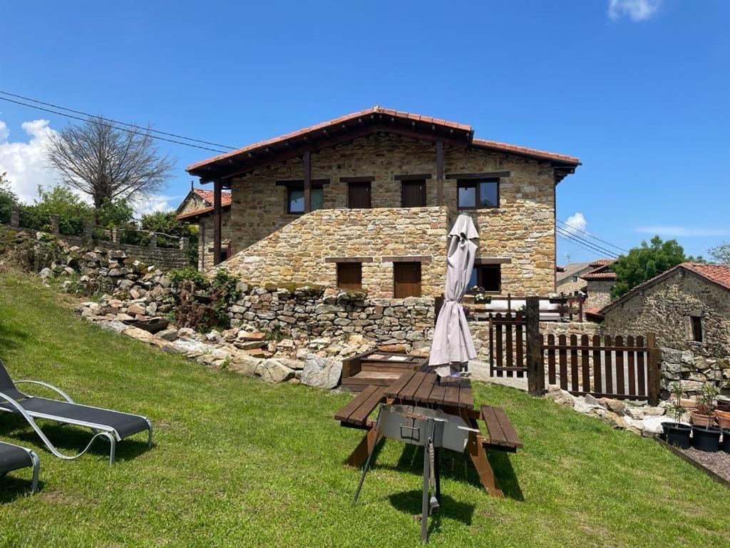 Apartamentos Los Tojos Colsa Kültér fotó