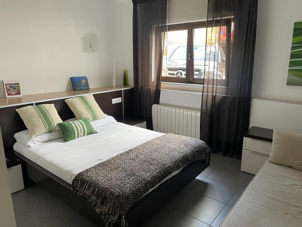 Apartamentos Los Tojos Colsa Kültér fotó