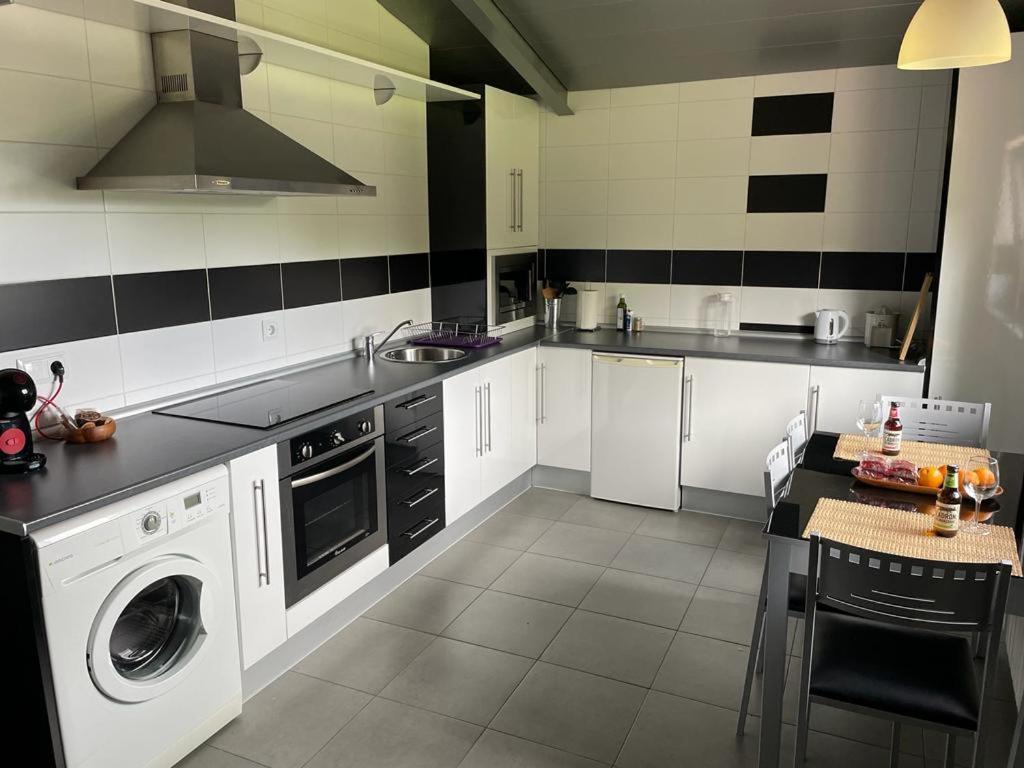 Apartamentos Los Tojos Colsa Kültér fotó